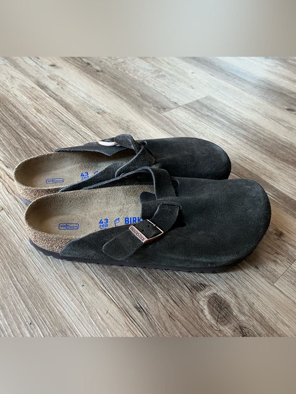 Birkenstock Men's Suede Clog in Dark Gray with Copper Buckle - Picture 4 of 6